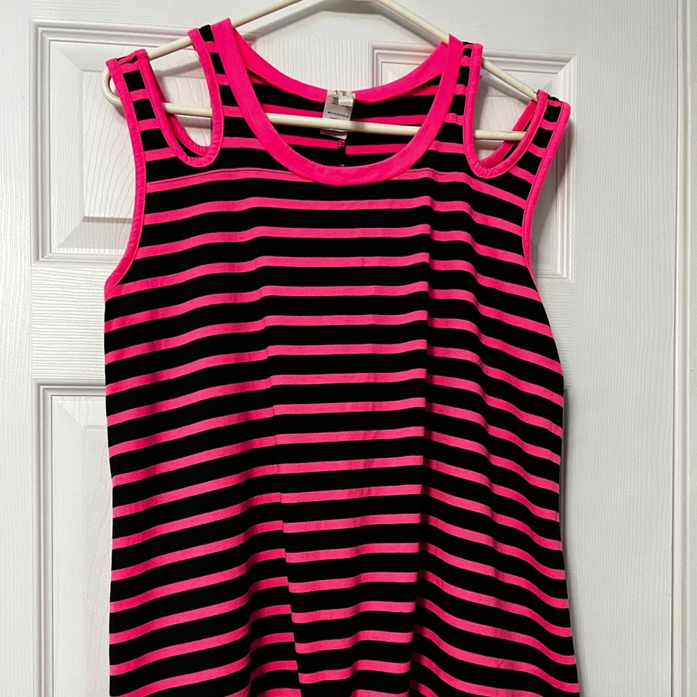 NWOT Lilypad open shoulder oversized tank